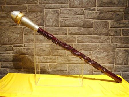 2002年，紅古軒一舉當選全國九運會圣火把桿設計與制作權